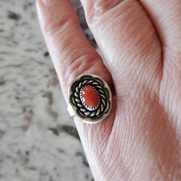 Vintage Coral Silver Ring - Picture 3 of 13